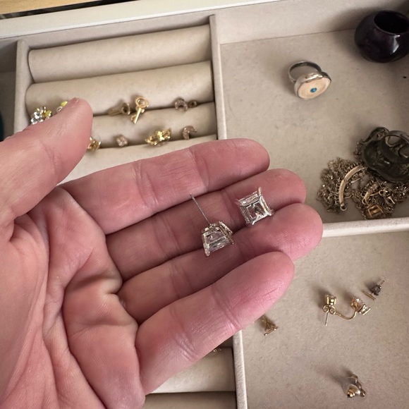 Gilt Earring Stash - Picture 3 of 3